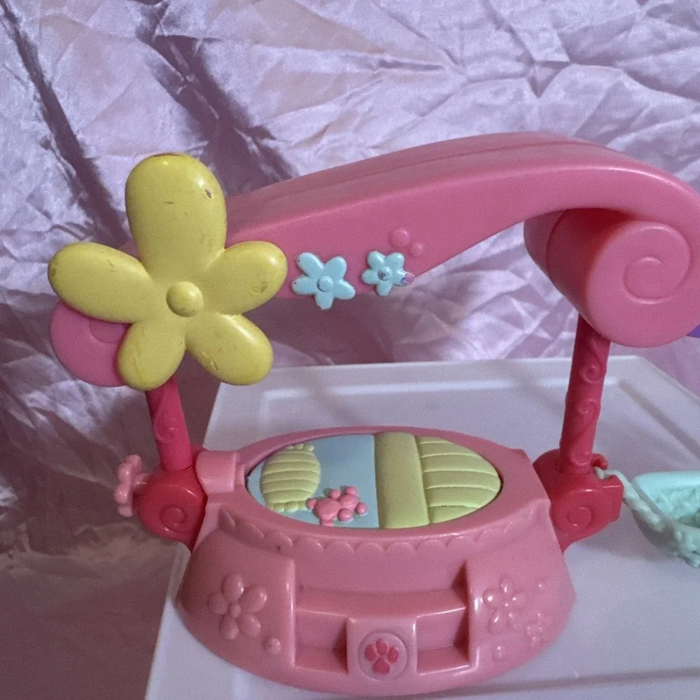 Hasbro LPS Littlest Pet Shop Fancy Friends Flip Bed Playset Accessory‎